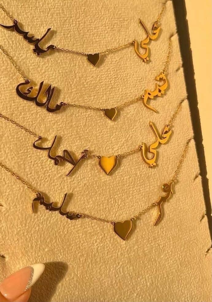 سلسلة نسائية مطلية بالذهب بتصميم الأسماء