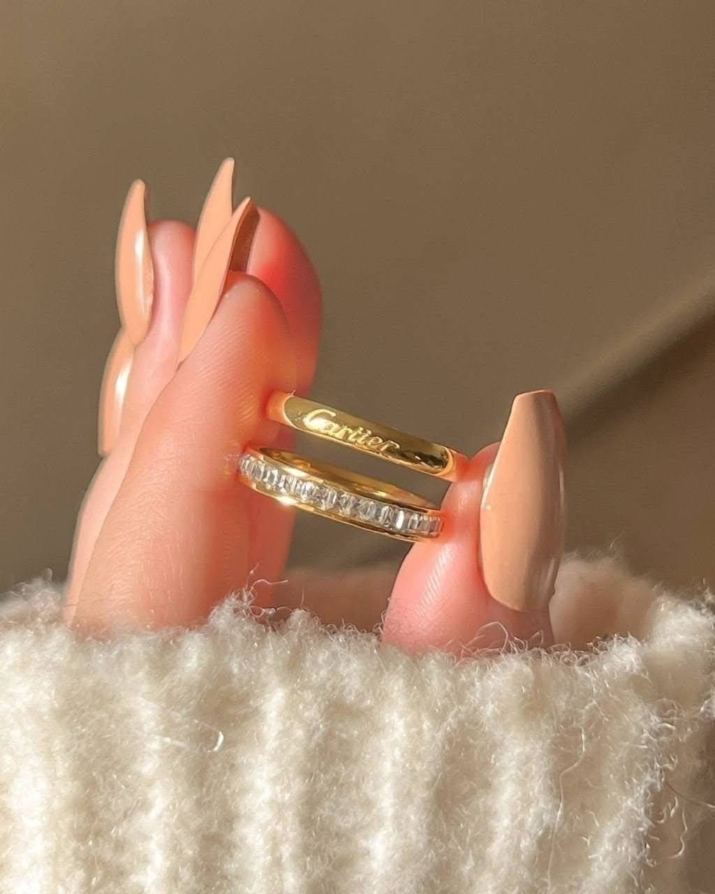 دبلة كارتييه المزدوجة بتصميم باجيت الفاخر